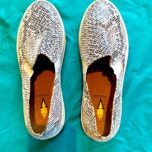 Volatile Shoes EUC size 8.5
